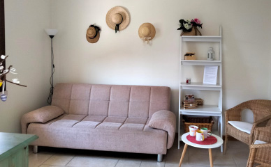 Soggiorno con divano e zona relax Villetta Gelsomino Bardolino